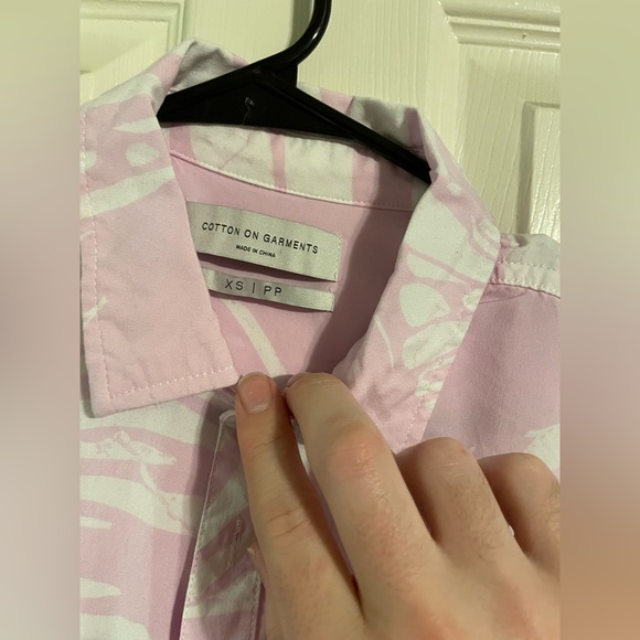 Men’s XS Cotton On Pink&White Floral Buttondown Shortsleeve Shirt - Picture 3 of 3